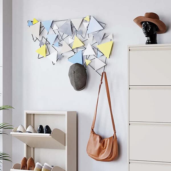 Porte-manteau design dans une entrée Kare